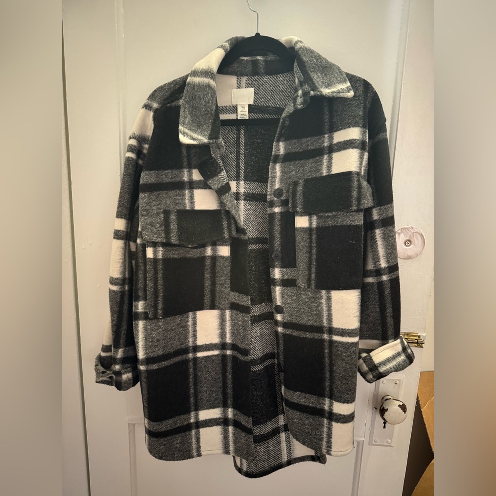 H&M Plaid Women's flannel shacket - Black and White